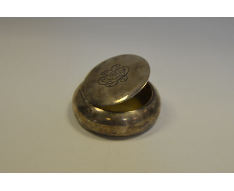 A Victorian silver circular snuff box, Chester 1900