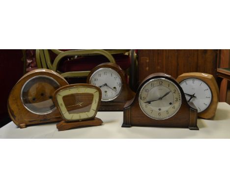 An oak Napoleon hat mantel clock c.1930; others including Smiths (5)