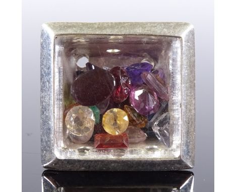 A large sterling silver gemstone window ring, with loose stones under glass panel, setting height 20.4mm, size O, 22.4gVery g