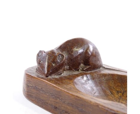Robert Mouseman Thompson, oak ashtray, mid-20th century, length 10cm 