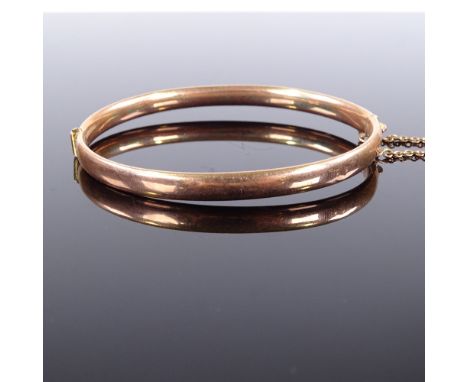 An Edwardian 9ct rose gold hinged bangle, maker's marks S B & S Ltd, hallmarks Birmingham 1910, band width 5.2mm, internal di