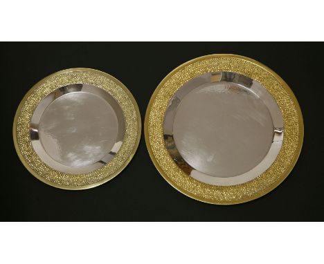 Two modern parcel-gilt silver gilt plates,Stuart Devlin, London, 1968,each with textured border and hammered centre, plain ri