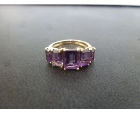 A 9ct gold amethyst five stone ring - Hallmarked Birmingham - Ring size K - Weight approx. 2.4gms
Condition report: Good