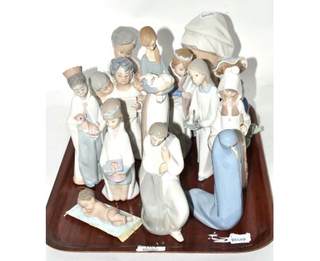 A small collection of Lladro figures 
