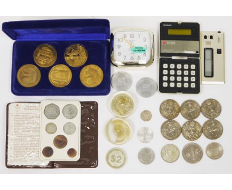 Isle of Man 1982 decimal coin set, a limited edition cased set of five European architectural heritage year 1975 commemorativ