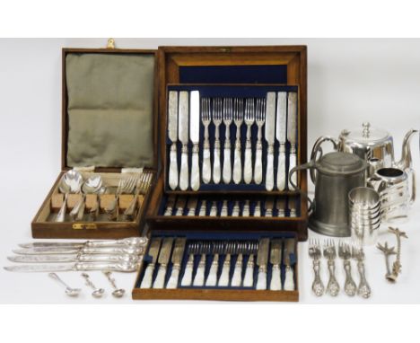 Late 19th/early 20th century oak cased canteen of twelve mother-of-pearl handled dessert knives and forks with engraved blade