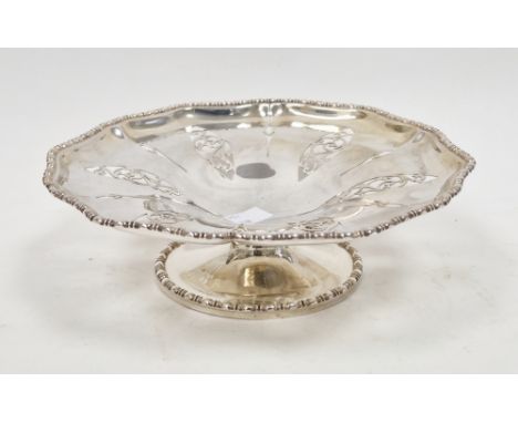 George V silver circular comport, London 1911, Harrison Brothers &amp; Howson, with pierced scrolling design and wavy beaded 