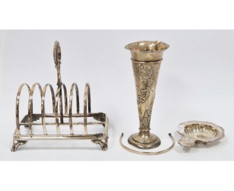 Victorian silver toastrack, London 1878, Henry Holland, six sections (one section a/f) with beaded scrolling handle, on four 