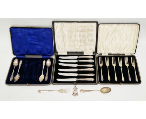 Cased set of six silver pastry knives, Sheffield 1938, Travis Wilson &amp; Co Ltd, Pembury patterned handles, 13cm long, 2.97