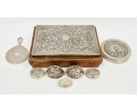 Three silver 925 pill boxes of oval form, the lids having embossed decoration of putti, 4cm long, 1.60ozt total approx.,&nbsp