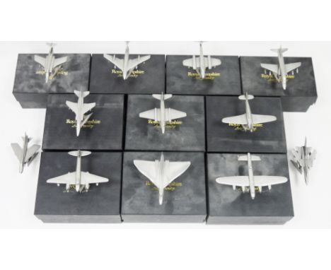 Collection of 15 Royal Hampshire Art Foundry pewter model aircraft&nbsp;(13 of which are boxed) including Canberra, Lancaster