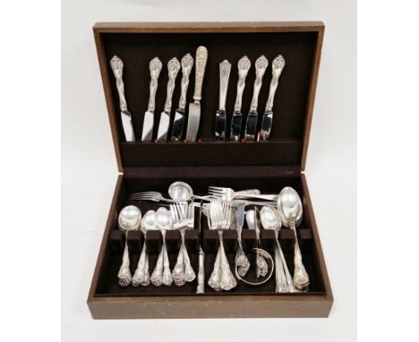 1940's sterling silver canteen of flatware, Alvin (Gorham) Chateau Rose pattern, comprising eight knives, seven dinner forks,