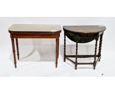 Early 19th century mahogany and satinwood inlaid foldover card table, the rectangular hinged top with rounded corners, openin