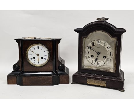 Edwardian mantel clock, the circular enamel dial with roman numerals in mahogany case with scroll decoration, approx 21cmm hi