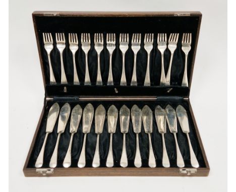 George V set of twelve silver fish knives and forks, Birmingham 1933, maker J.S, old English pattern, fitted in an oak cutler