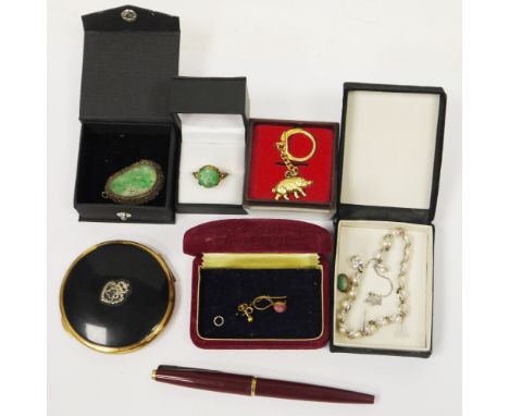Collection of jewellery and collectable items including carved jade pendant in white metal filigree mount, jade set ring on y