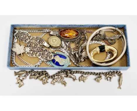 Collection of silver jewellery including hinged bangle, religious enamelled bar brooch, carved amber pendant, leaf brooch tog
