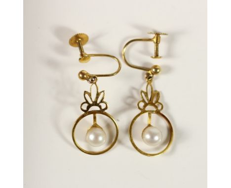 A pair of 9ct gold and cultured pearl ear rings, 1.8gm