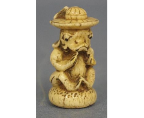 Antique Japanese ivory seated figure netsuke C:1900. H3.5cm approx, may not be exported without CITES documentation.