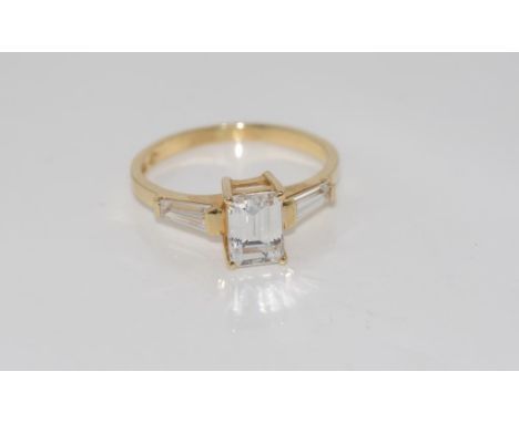 14ct yellow gold and CZ ring weight: 2.7 grams, size: K-L/5