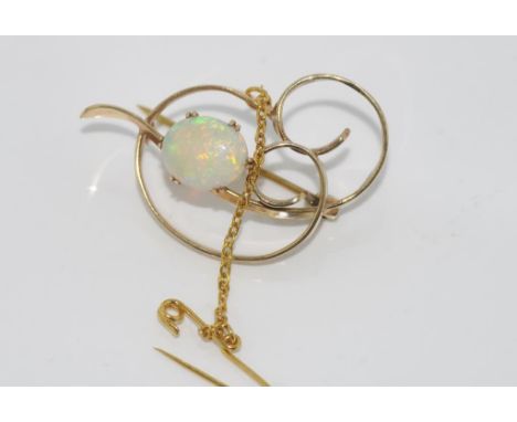 Art Nouveau style 9ct yellow gold brooch with opal weight: approx 4.2 grams (tested as 9ct)