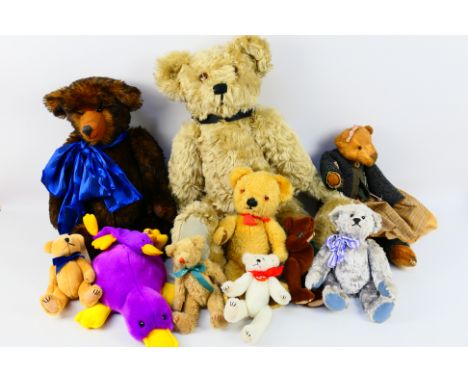 Asquiths - Jo's Bear Emporium - Ty Beanies - Others - A group of artist designed, collectors teddy bears, and Ty Beanies in a