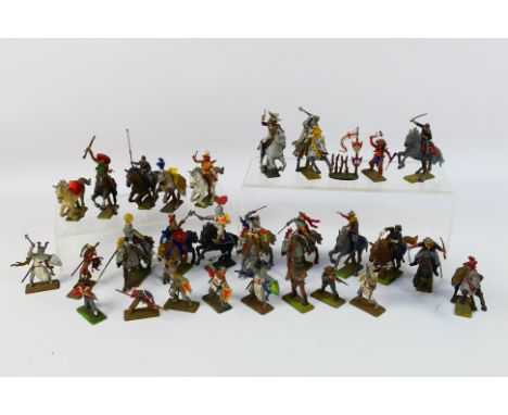 Britains Deetail - An interesting group of approximately 30 unboxed Britains Deetail figures and accessories. Lot includes fi