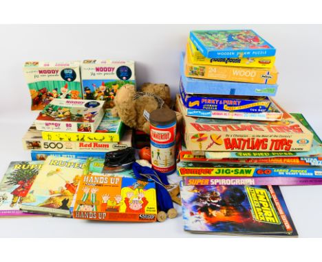 Ideal - Rupert - Arrow - Pelham - Others - A collection of vintage toys, board games and jigsaw puzzles. Lot includes Ideal B