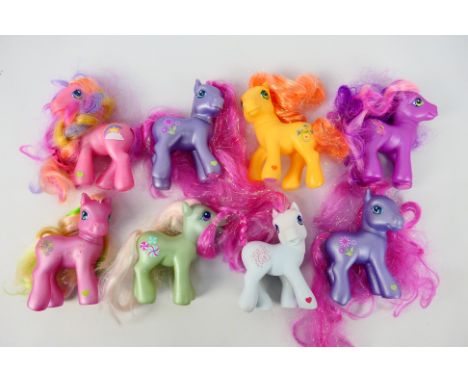 My Little Pony - Hasbro - Other - A collection of 8 unboxed mainly G3 My Little Pony figures. Lot includes Rainbow Flash (Lon