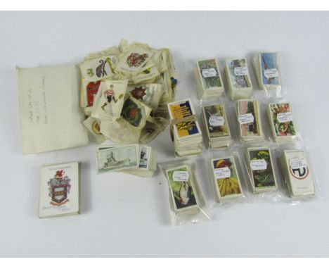 Cigarette cards including Players Army Corps, Divisional Signs 1914, Ogdens Model Railways Champions of 1936, and Gallaher's 