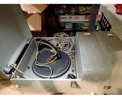 Imperial Magnavox record player with detachable speaker. Not available for in-house P&amp;P 