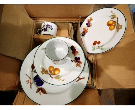 Royal Worcester Evesham vale twenty piece dinner service, new and boxed. Not available for in-house P&amp;P 