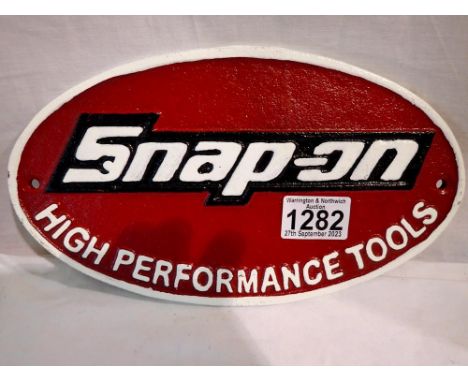 Cast iron Snap On Tools plaque, W: 25 cm. UK P&amp;P Group 1 (£16+VAT for the first lot and £2+VAT for subsequent lots) 