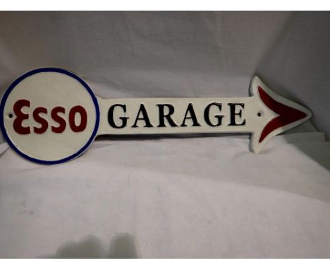 Cast iron Esso garage arrow, W: 40 cm. UK P&amp;P Group 1 (£16+VAT for the first lot and £2+VAT for subsequent lots) 