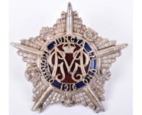 Scarce Great War Guards Machine Gun Regiment Officers Cap Badge, fine silver (not hallmarked) and enamel example with two lug