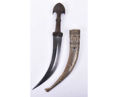 Syrian Dagger Jambya, first half of the 20th century, curved double edge blade with raised central rib, one piece buffalo hor