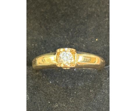 9ct Gold ring set with single solitaire white stone Weight 3.9g Size M.5 