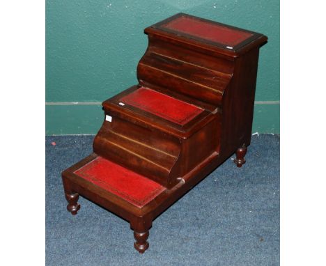Mahogany commode library steps or bed steps with inset red leather skiver tops raised on turned supports, 66cm tall 