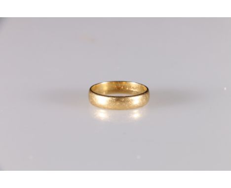 18ct yellow gold plain wedding band ring by maker MP, ring size S, 5.2g&nbsp; 