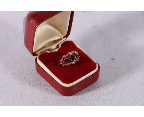 9ct gold garnet three stone dress ring, size K, 2.2g&nbsp; 