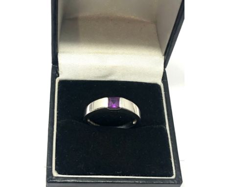 9ct white gold amethyst ring weight 2.8g 