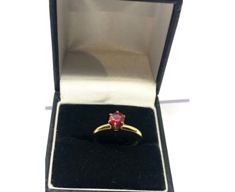 Vintage 14ct gold red gemstone ring weight 2.3g 