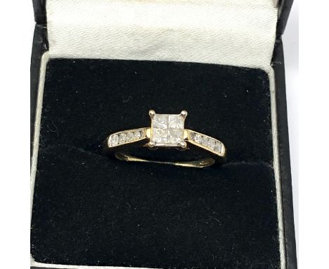 Fine 9ct gold diamond ring est 0.50ct diamonds weight 2.3g 