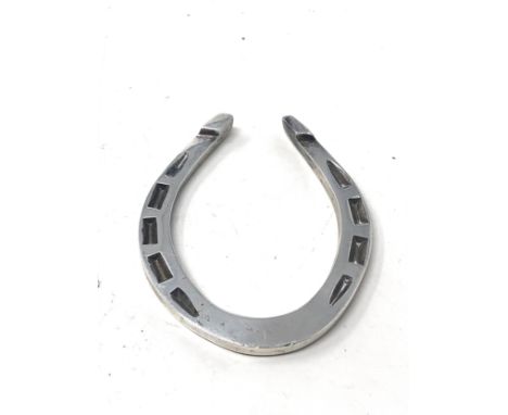 Scottish silver novelty horse shoe measures approx 5.5cm by 5cm 