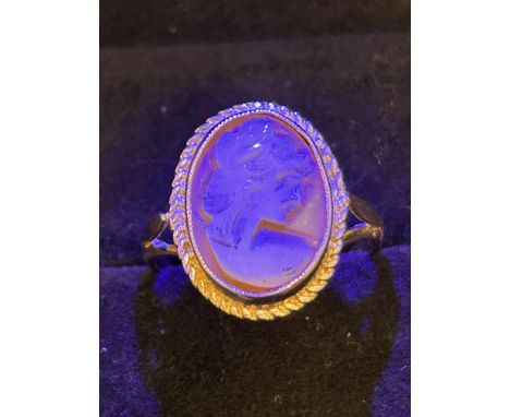 9ct Gold cameo ring Size N 