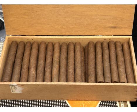 English tobacco company boxed cigars 