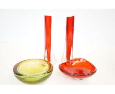4x Pieces of art glass 