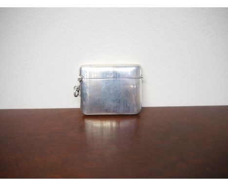 A Cohen & Charles silver vesta case with engine turned detail, vacant cartouche, Birmingham 1911, 5cm long, 31g