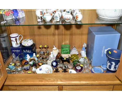 A GROUP OF ORNAMENTS AND GLASSWARES, to include Beswick 'Charolais Calf' No.1827B (with a box), Labrador, black, gloss, No.19