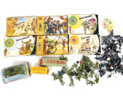 Various Airfix kits, to include Japanese infantry, Australian infantry, an Airfix HO-00 scale self propelling gun, plastic so